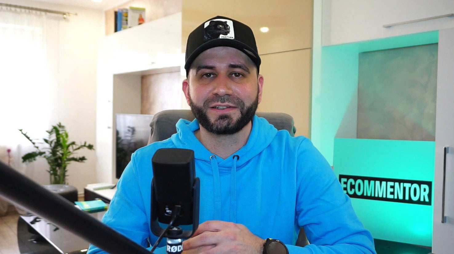 Încarcă clipul video: 